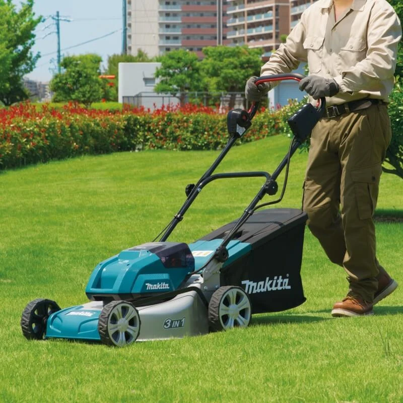 Makita akumuliatorinė vejapjovė DLM460Z 2x18 V, 46 cm, 3 viename (pjovimas / surinkimas / mulčiavimas), plieno korpusas, be akumuliatoriaus ir kroviklio