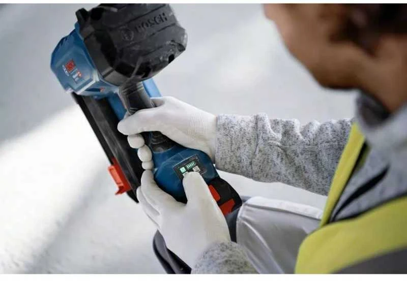 Bosch GNB 18V-38 skaitmeninio valdymo skydelis