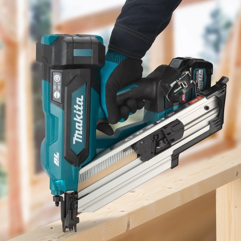 Akumuliatorinė viniakalė MAKITA 40V MAX XGT BN001GZ 34° 50-90mm