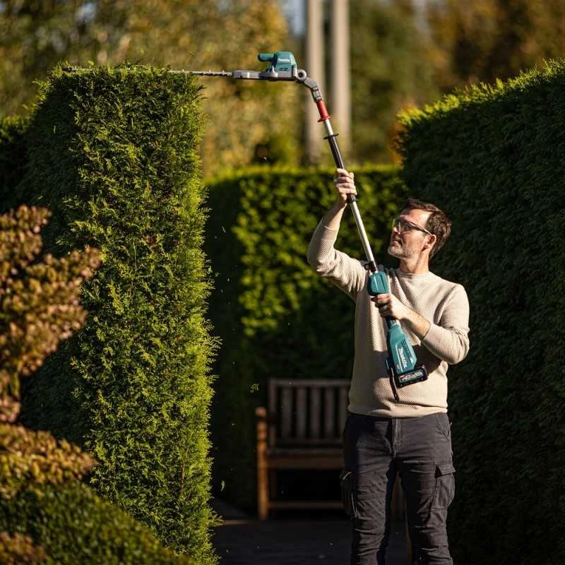 Makita UN001GZ Cordless pole hedge trimmer, 40Vmax XGT, BL-motor, 600mm, (6 stage:UP45°-DOWN70°) 4,0kg, be akumuliatoriaus ir kroviklio