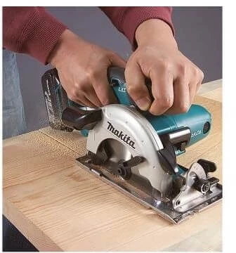 Makita DSS501Z Akumuliatorinis diskinis pjūklas 18 V, 51 mm, ø136x20, Be akumuliatorių ir kroviklio!