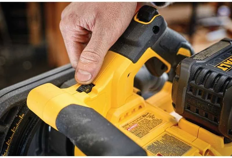 De Walt Akumuliatorinis diskinis pjūklas DeWALT DCS520T2R