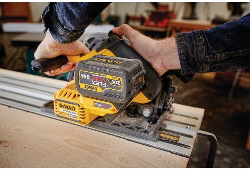De Walt Akumuliatorinis diskinis pjūklas DeWALT DCS520T2R