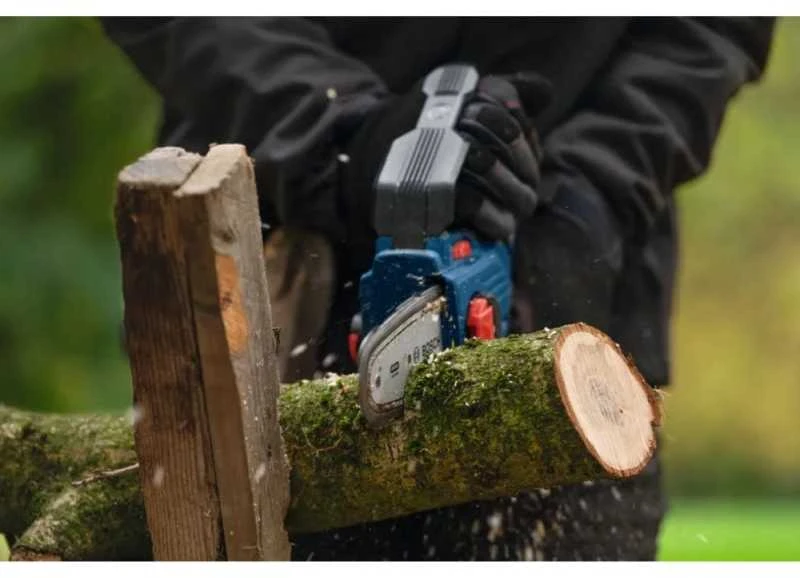 Bosch GKE 18V-15 be akumuliatoriaus ir kroviklio Grandininis pjūklas akku