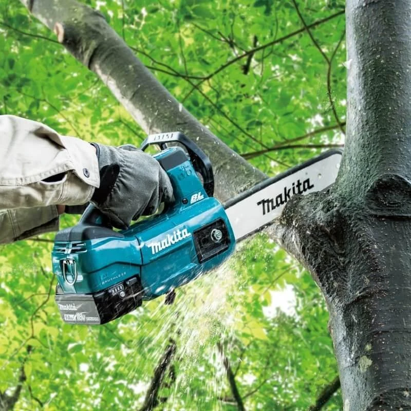 Makita DUC254CZ Akumuliatorinis grandininis pjūklas, 18 V, BL variklis, 250 mm (drožimo juosta), 24 m/s, be akumuliatoriaus ir krovikli
