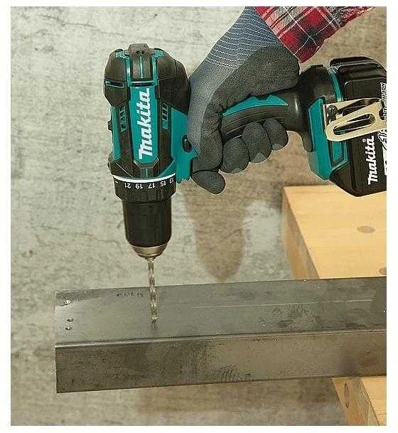 Makita DDF482Z gręžtuvas naudojimo procese