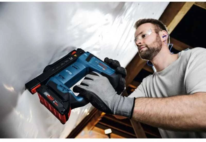 Bosch GTH 18V-14 vinių kalimo pistoletas darbo metu