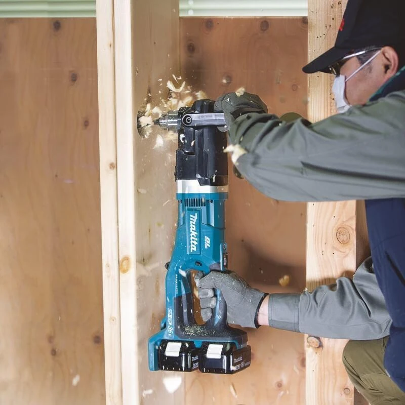 Makita DDA460ZK gręžimas mediniame taše