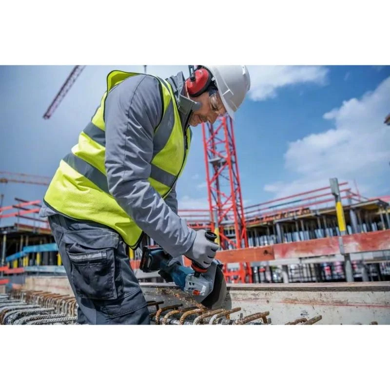 Bosch GWS 18V-180 PC Solo atliekant pjovimo darbus