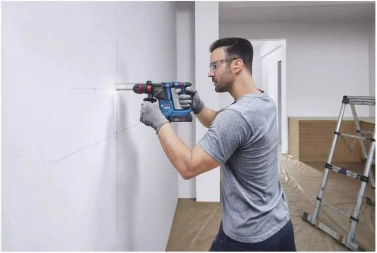 Bosch GBH 18V-18 X, 2x2,0Ah, GAL 18V-20, GDE 24, LB