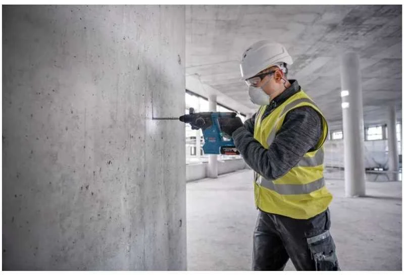 Bosch GBH 18V-24 C be akumuliatoriaus ir kroviklio dėžutė