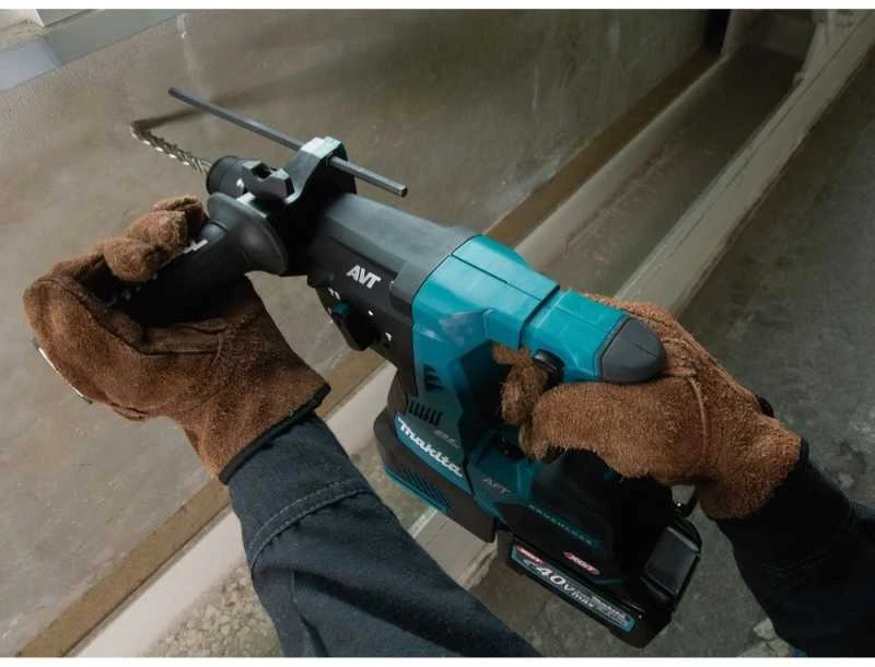 Makita HR002GZ02 Perforatorius XGT, 2,9 J, 28mm; 4,1kg, bešepetėlinis variklis, greitojo keitimo griebtuvas, AFT; AWS (su AWS lustu); AVT; Soft no load; XPT; MAKPAC lagaminas; "Z" versija - komplektuojamas be akumuliatoriaus ir kroviklio
