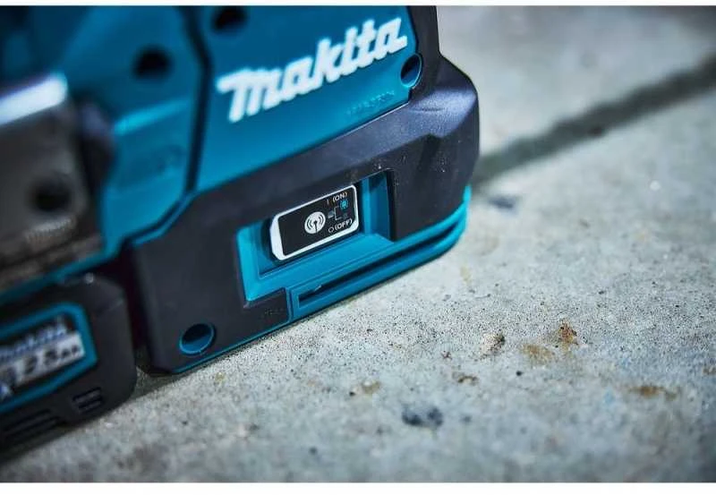 Makita HR002GZ02 Perforatorius XGT, 2,9 J, 28mm; 4,1kg, bešepetėlinis variklis, greitojo keitimo griebtuvas, AFT; AWS (su AWS lustu); AVT; Soft no load; XPT; MAKPAC lagaminas; "Z" versija - komplektuojamas be akumuliatoriaus ir kroviklio