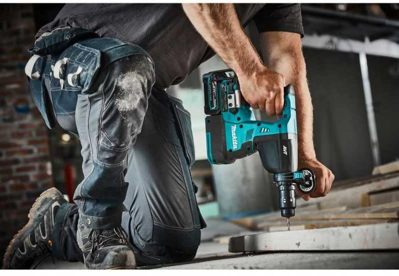 Makita HR002GZ02 Perforatorius XGT, 2,9 J, 28mm; 4,1kg, bešepetėlinis variklis, greitojo keitimo griebtuvas, AFT; AWS (su AWS lustu); AVT; Soft no load; XPT; MAKPAC lagaminas; "Z" versija - komplektuojamas be akumuliatoriaus ir kroviklio