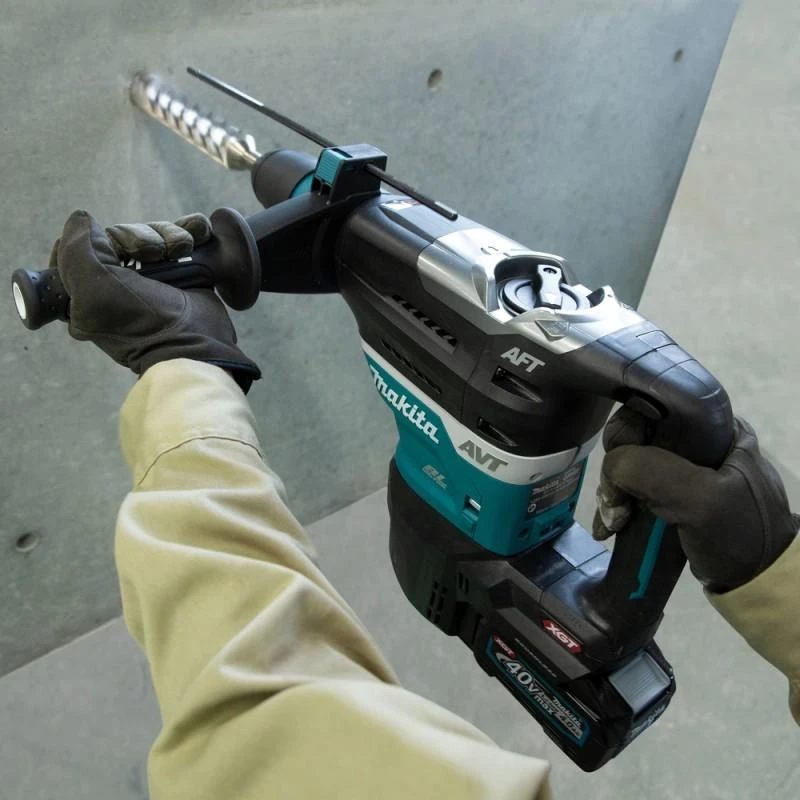 Makita HR005GM202 Perforatorius XGT, SDS-MAX, 8 J, 40mm; 7,4kg, bešepetėlinis variklis, AVT, AFT, AWS (su AWS lustu); XPT; 2X4,0Ah, greitasis kroviklis