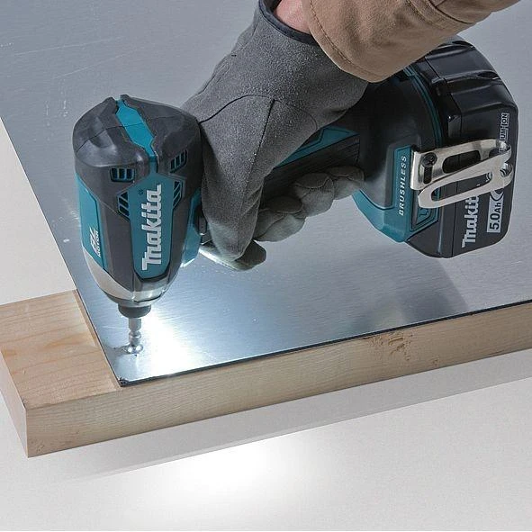 Makita DTD153 smūginis suktuvas metalo ir medienos darbuose
