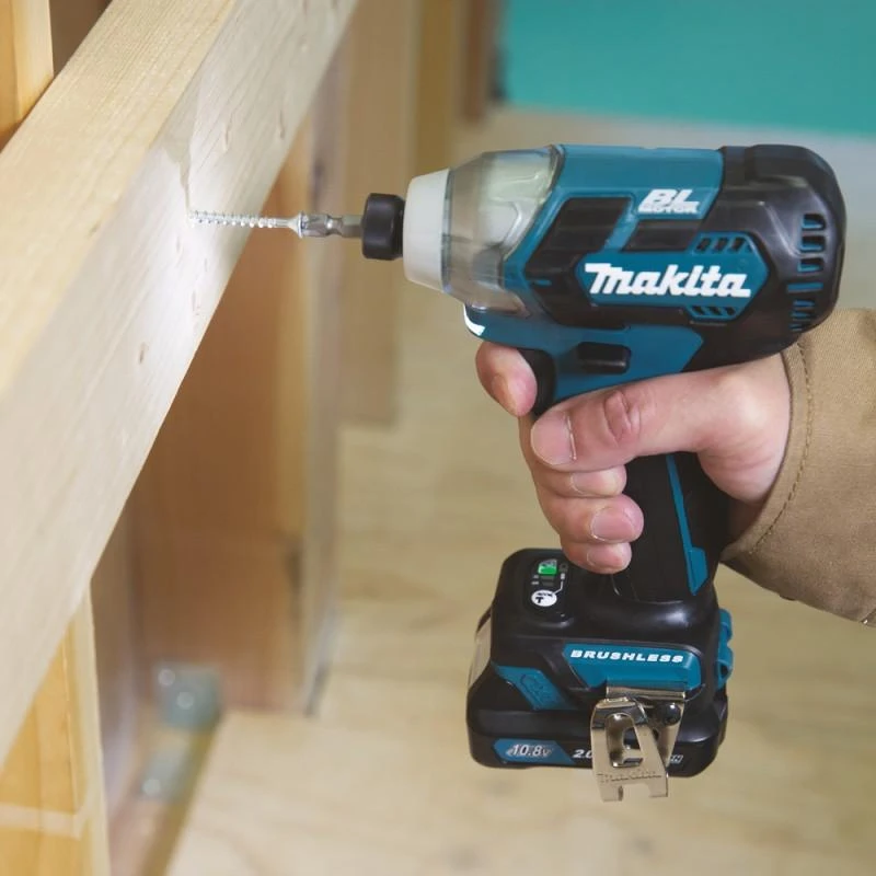 Makita TD111DSAJ Akumuliatorinis smūginis suktuvas, 12V MAX, 2x2,0 Ah Li-ion 135 Nm, 0,97kg, 1/4", LED, MAKPACK