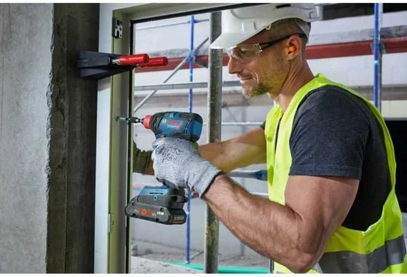 Bosch Akumuliatorinis smūginis suktuvas / veržliaraktis GDX 18V-200 C, be akumuliatoriaus ir kroviklio