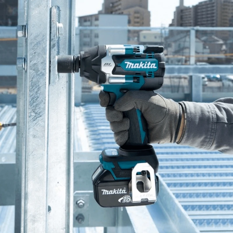 Makita DTW700Z Akumuliatorinis smūginis veržliasukis 18V, 700/1000 Nm, LED 1/2", Be akumuliatorių ir kroviklio!