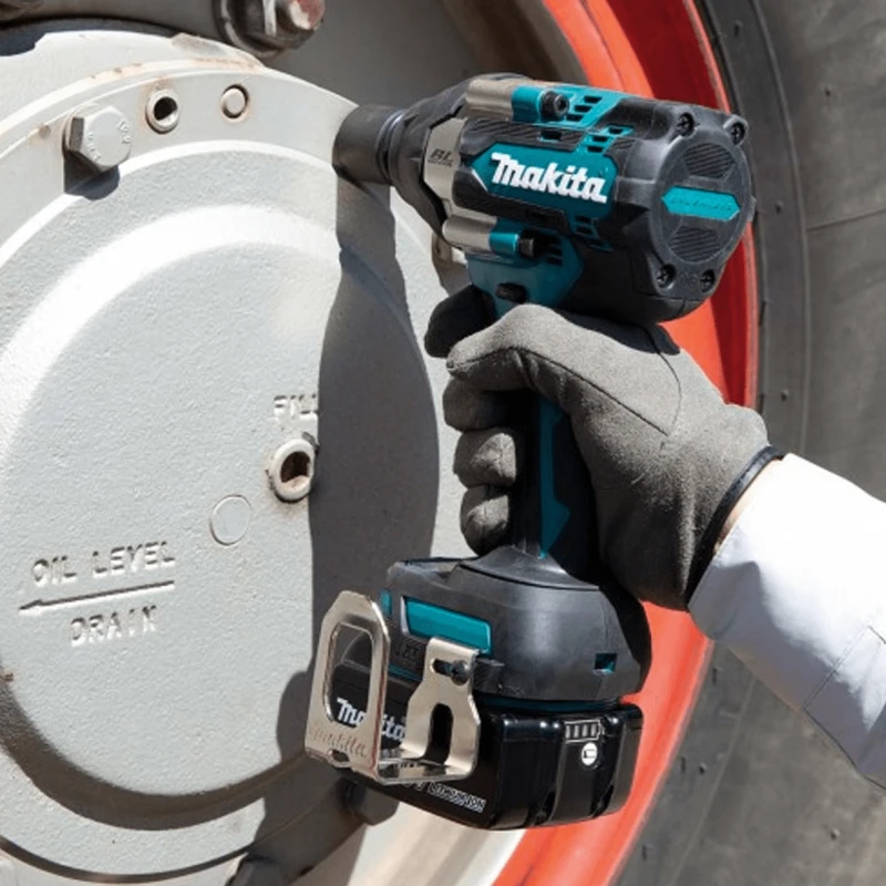 Makita DTW700RTJ Akumuliatorinis smūginis veržliasukis 18V, 2x5,0Ah Li-ion, 700/1000 Nm, 1/2", LED, MAKPACK