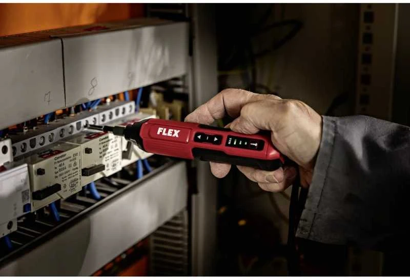 FLEX akumuliatorinis atsuktuvas elektriniame skydelyje