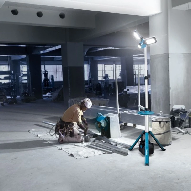 Makita Akumuliatorinis XGT® / LXT® teleskopinis darbinis žibintas ML014G 40Vmax / 18V • 15000 lm
