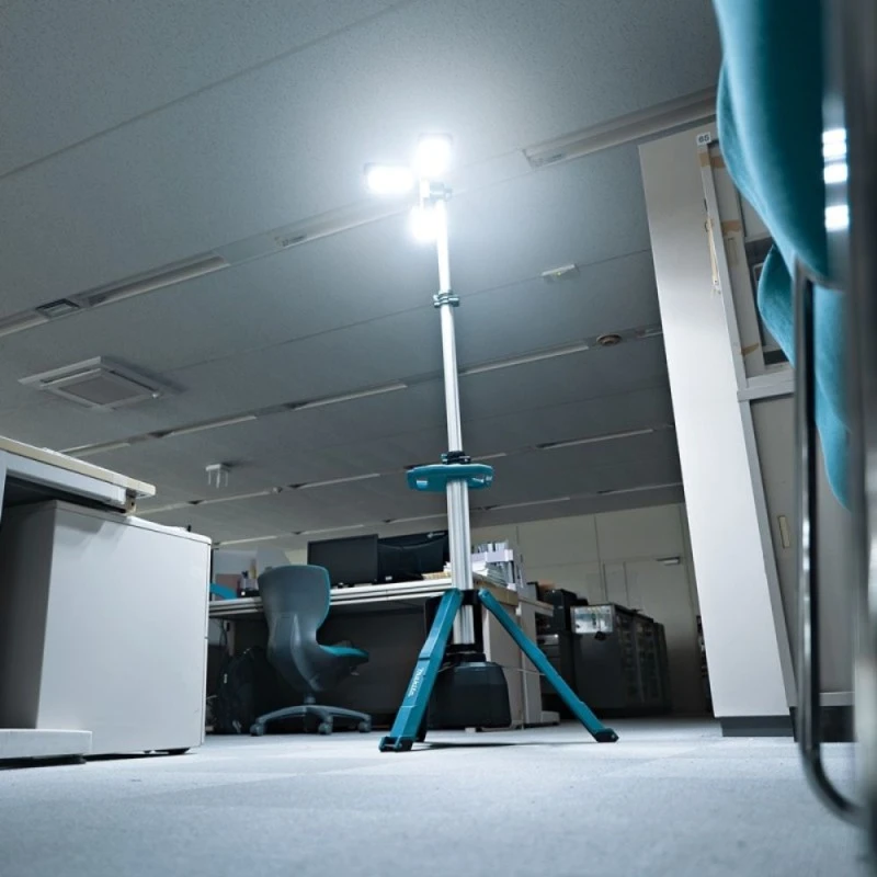 Makita Akumuliatorinis XGT® / LXT® teleskopinis darbinis žibintas ML014G 40Vmax / 18V • 15000 lm