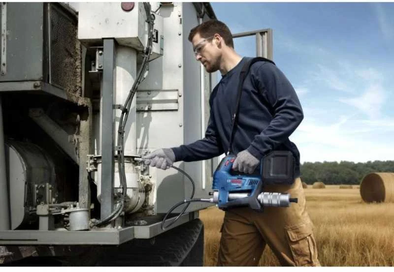 Bosch GFP 18V-10 tepalo pistoletas darbo procese