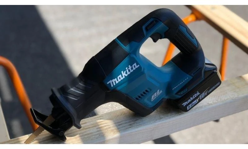 Makita DJR188RTJ Akumuliatorinis tiesinis pjūklas, 18 V, 2x5,0Ah Li-ion, BRUSHLESS