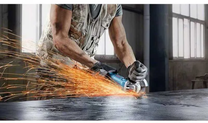 Kampinis šlifuoklis Bosch GWS 880 PROFESSIONAL