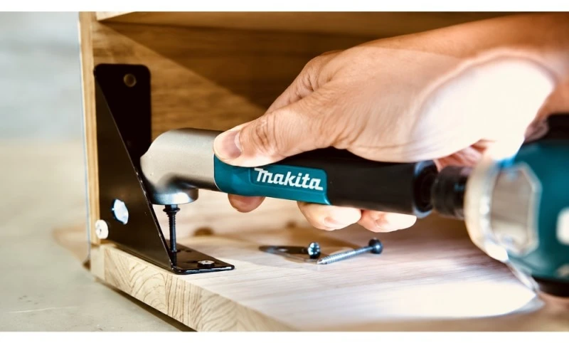 Makita Impact Juodas kampinis adapteris akumuliatoriniams suktuvams ir gręžtuvams, skirtas 1/4" sukimo antgaliams E-25030