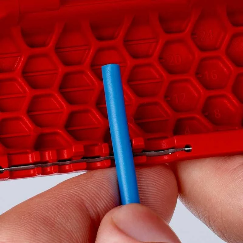 Laidų pjovimo-nuizoliavimo įrankis KNIPEX TwistCut