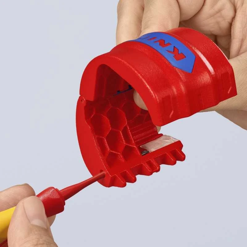 PVC vamzdžių pjaustiklis KNIPEX BiX