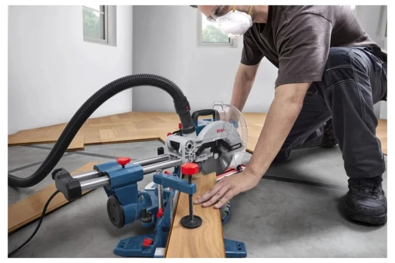 Skersinio pjovimo staklės BOSCH GCM305-216S CT
