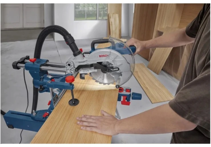Skersinio pjovimo staklės BOSCH GCM305-216S CT