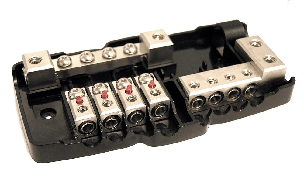 4 Connect 4-FB420 +/- fuseholder 2x50/4x20mm2