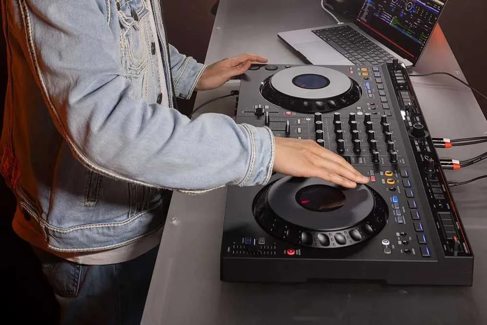 Pioneer DJ AlphaTheta DDJ-GRV6