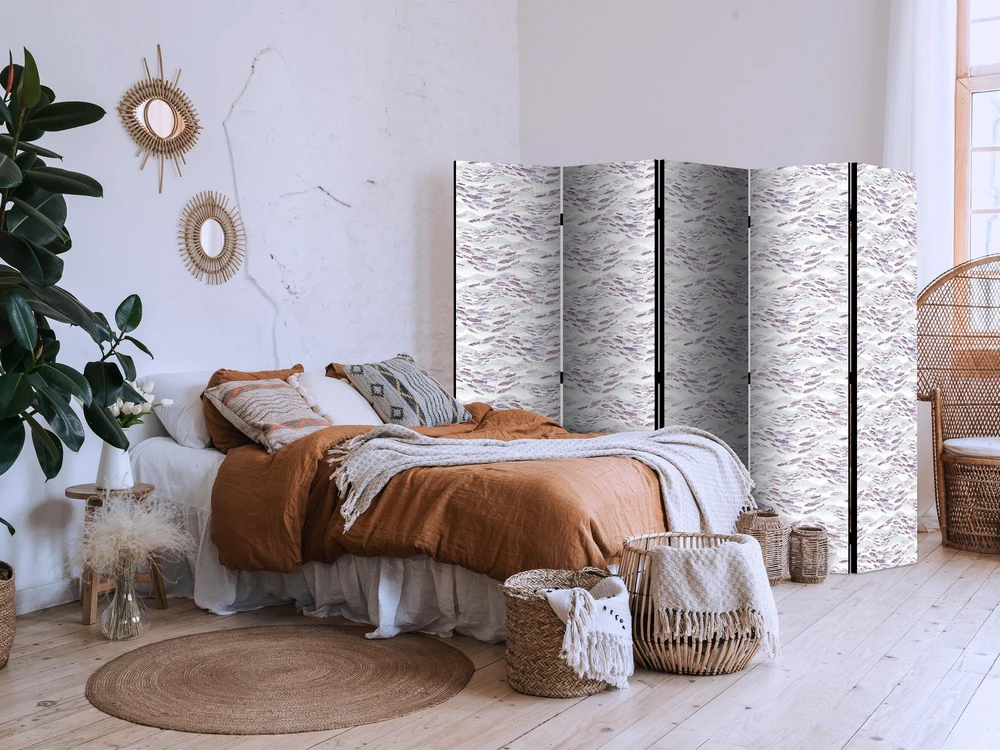 Pertvara - Prislopintų spalvų žuvys - mažų žuvų būrys šviesiai violetiniais ir rožiniais tonais pilkų bangų fone - 5 dalių