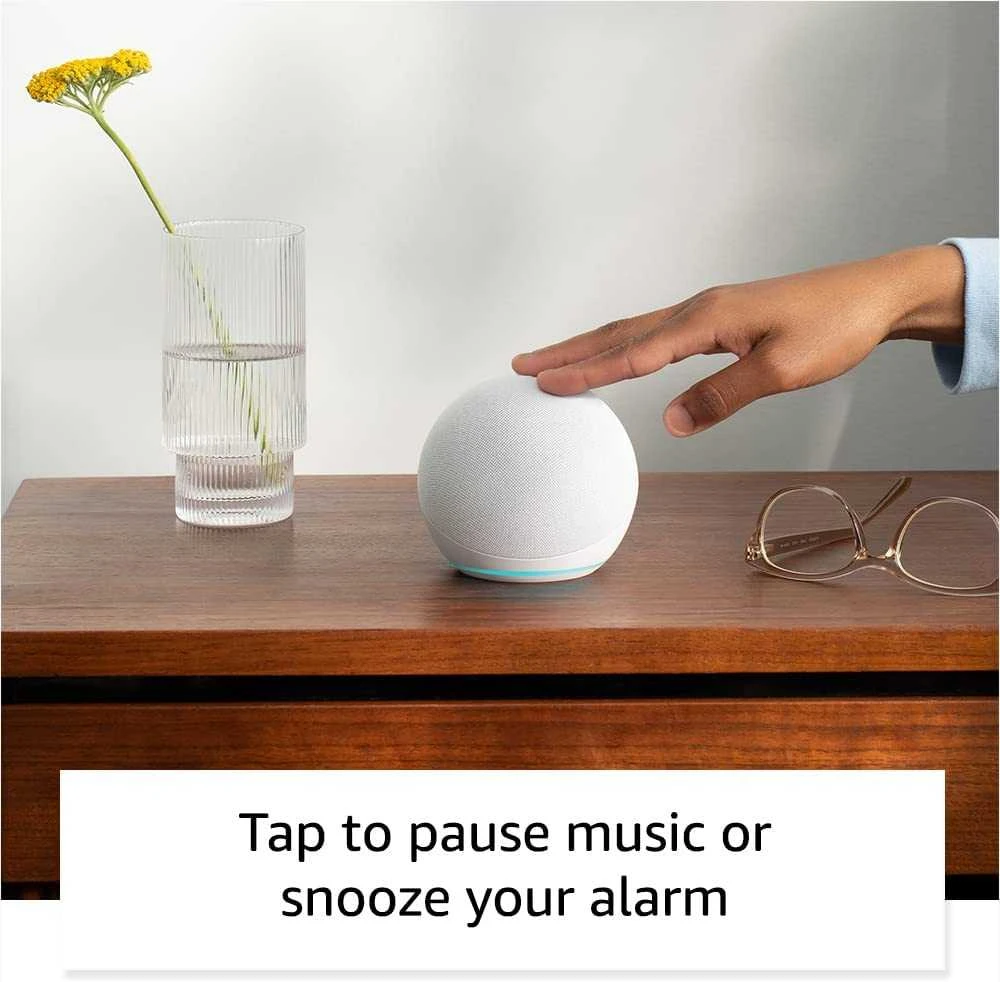 Amazon Echo Dot (5. Gen) nešiojama išmanioji kolonėlė, Baltos spalvos