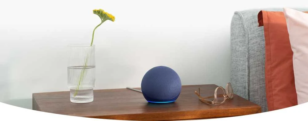 Amazon Echo Dot (5. Gen) nešiojama išmanioji kolonėlė, Baltos spalvos