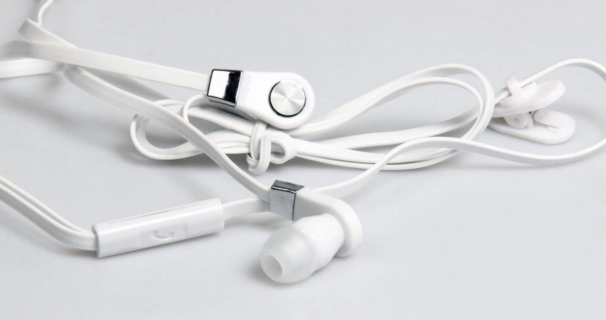 Į ausis įkišamos ausinės su mikrofonu Media-Tech Magicsound DS-2 MT3556W, baltos
