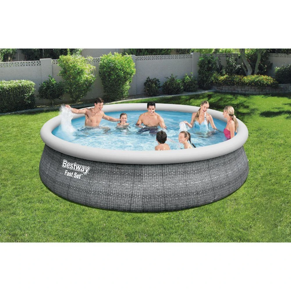 Bestway apvalus baseinas su žmonėmis