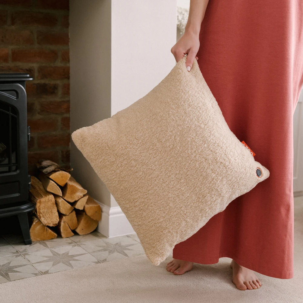 Bodi-Tek BT-CSHT2-W-BG-PB10 COZY Una šildoma komforto pagalvėlė 45 x 45 cm, rusvai geltona