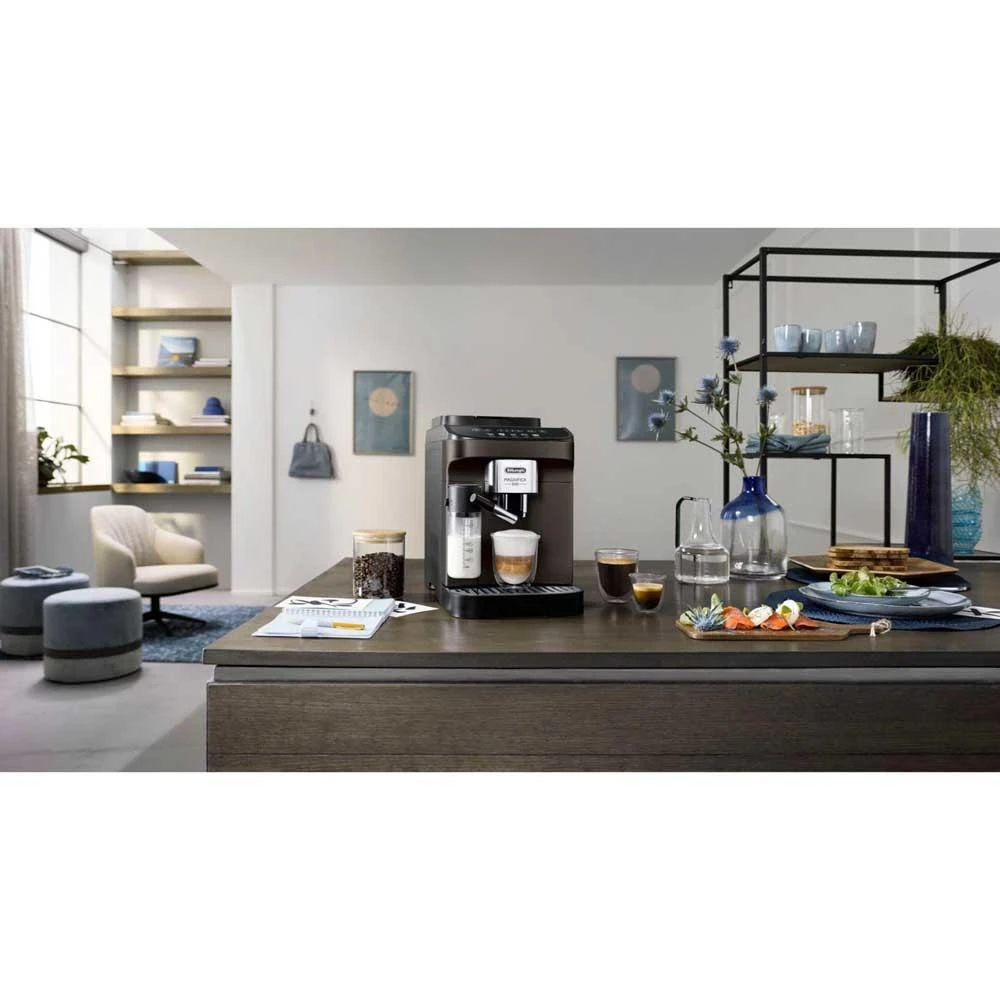 Kavos aparatas Delonghi | | ECAM293.61 BW Magnifica Evo | Slėgis 15 bar | Su pieno plakikliu | Automatinis | 1450 W | Juodas