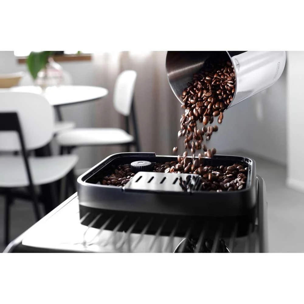 Kavos aparatas Delonghi | | ECAM293.61 BW Magnifica Evo | Slėgis 15 bar | Su pieno plakikliu | Automatinis | 1450 W | Juodas