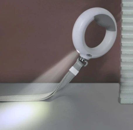 Doggy Village LUMINOUS Pavadėlis - Tvirtas 3 viename pavadėlis su LED žibintuvėliu, spalvotu rankenos apšvietimu ir higieninio maišelio dozatoriumi vidutiniams ir dideliems šunims, rožinė