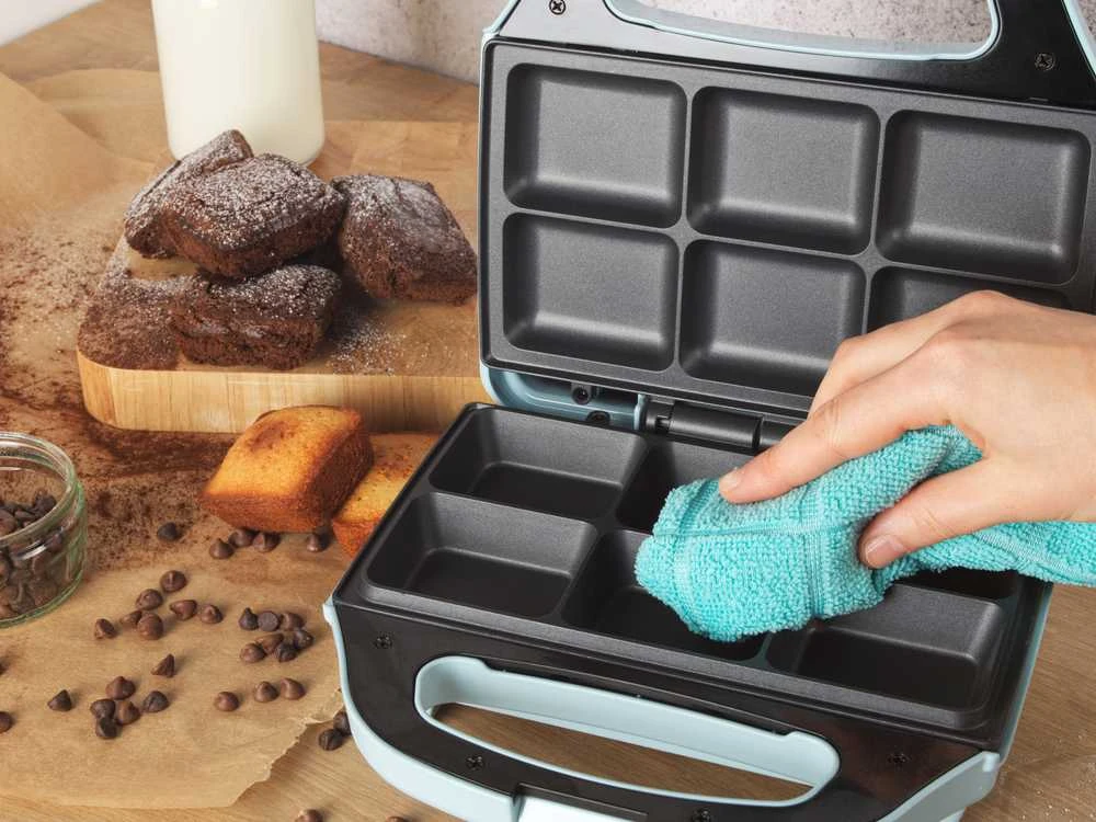Giles & Posner EK5921GSBLVDE Cake Maker