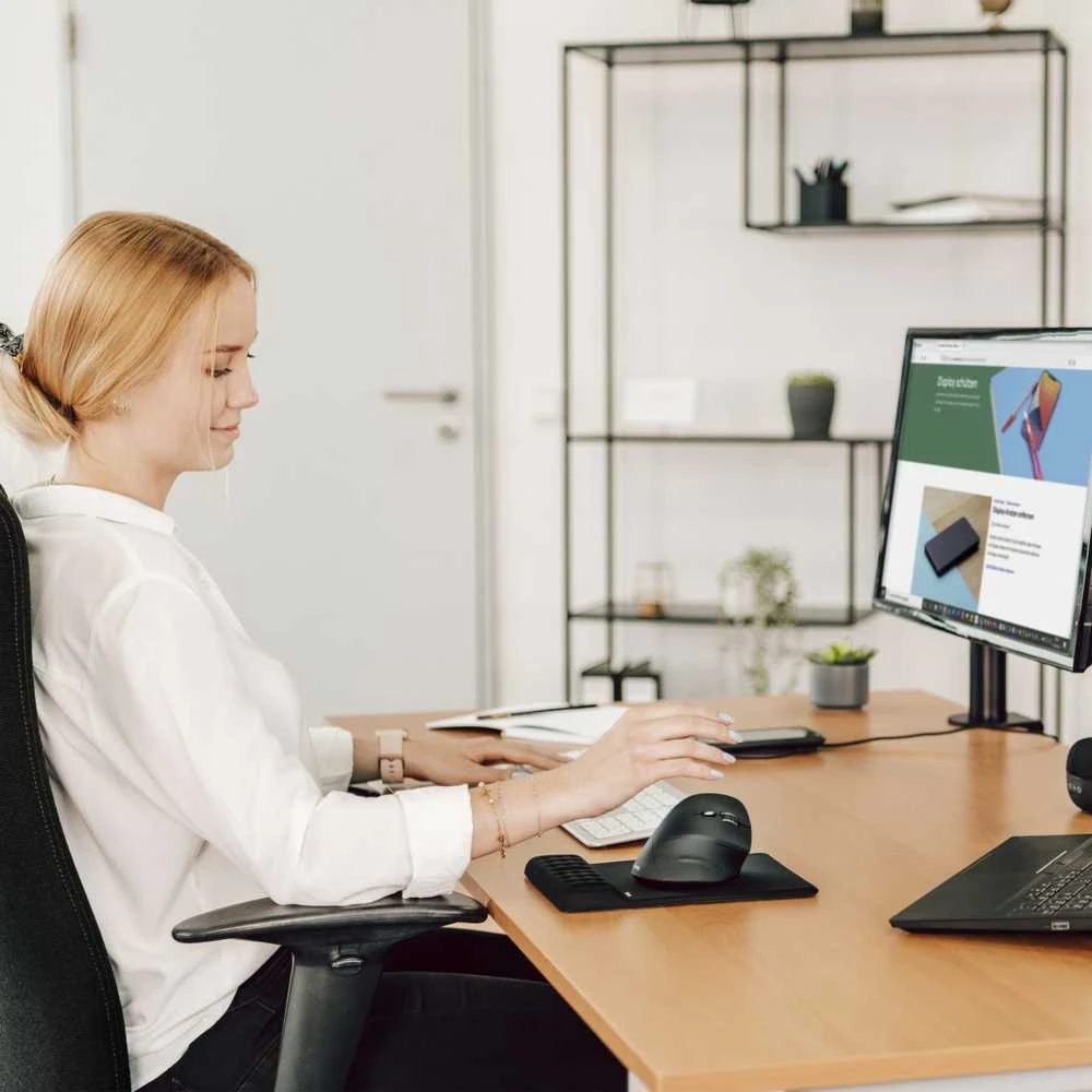 Belaidė pelė su 6 mygtukais  HAMA Vertical Ergonomic EMW-500, juoda