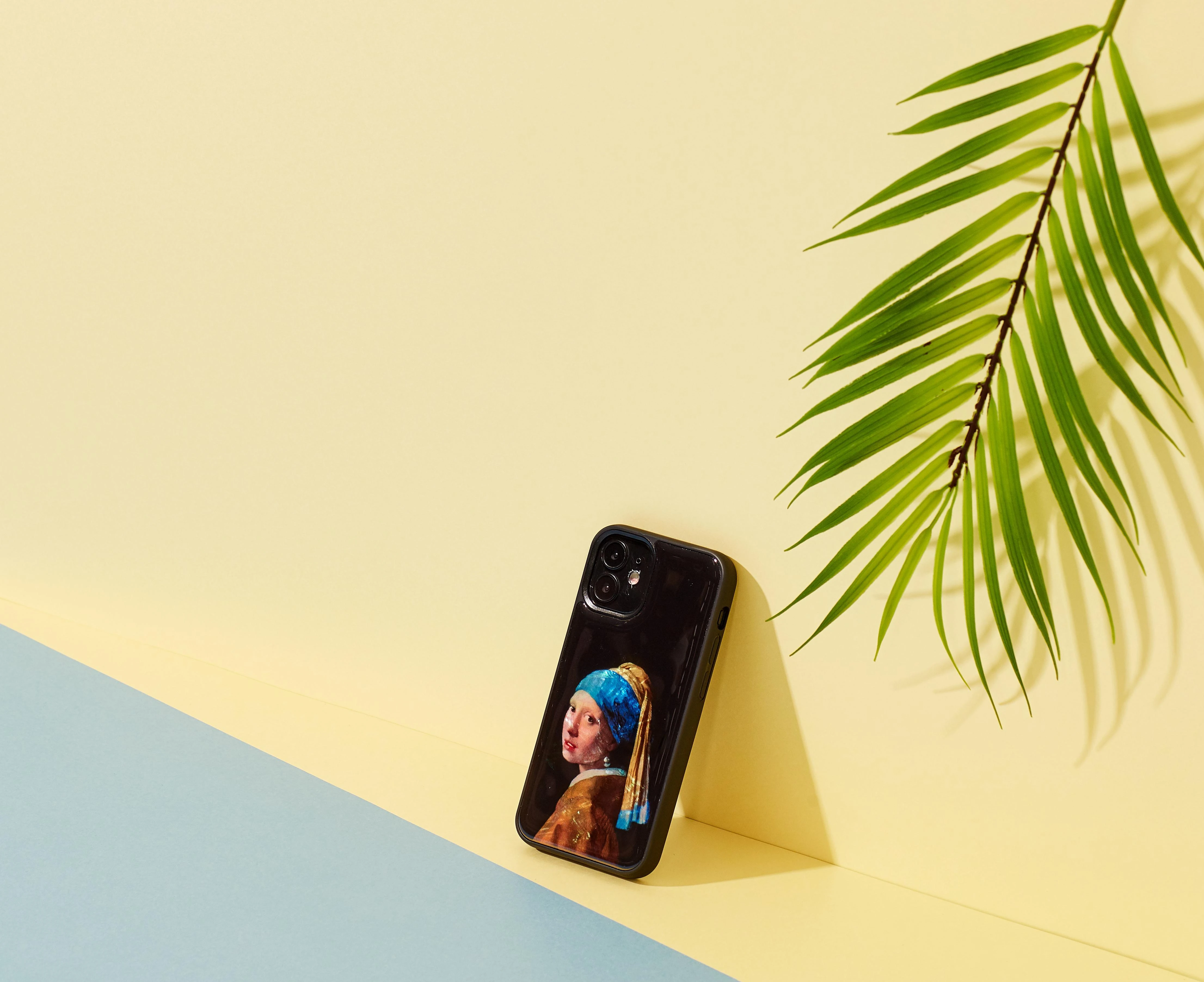 „iKins“ dėklas, skirtas „Apple iPhone 12 mini girl“ su perlų auskaru