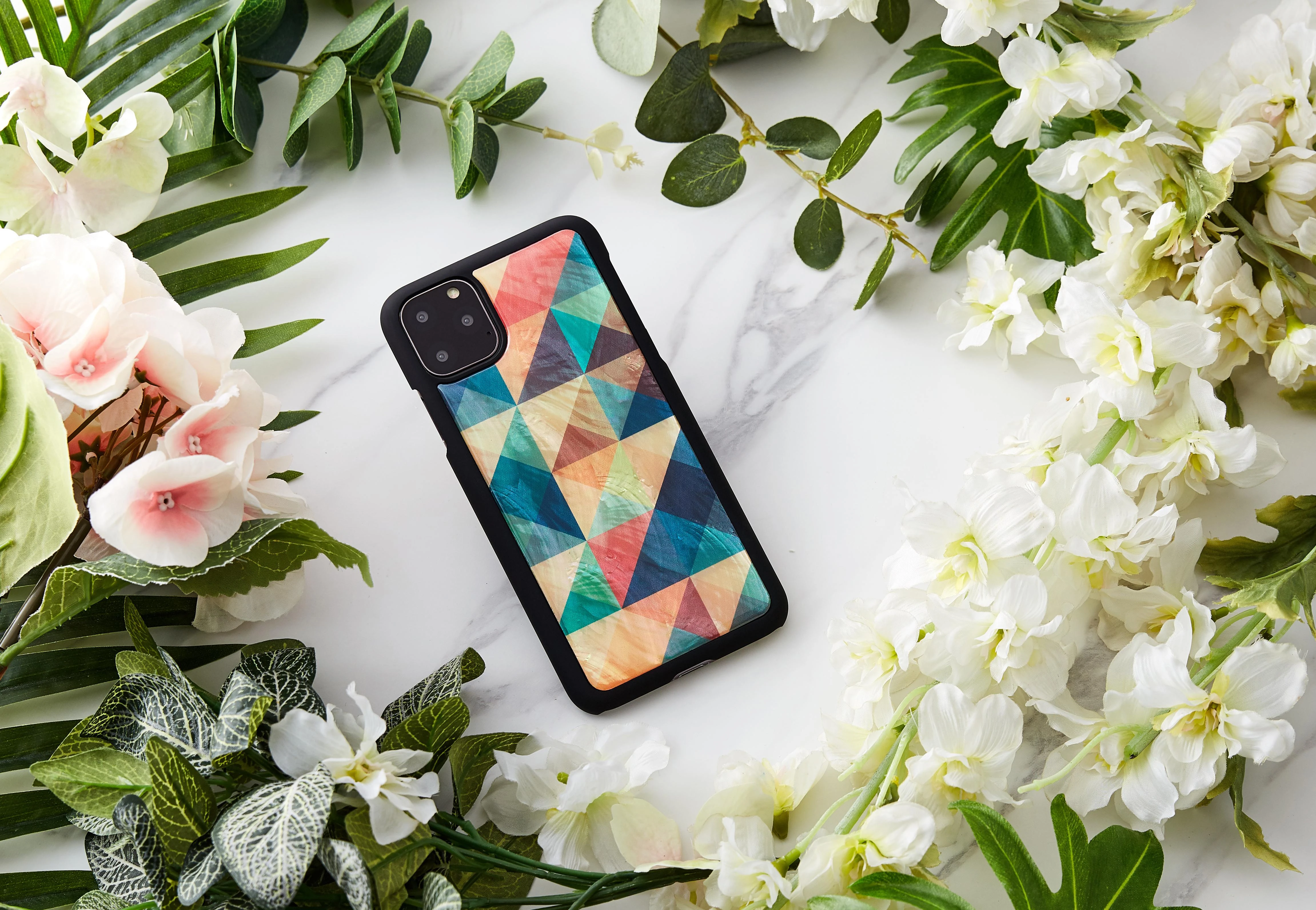 Ikins Juodas dėklas iPhone 11 Pro Max su mozaikos raštu